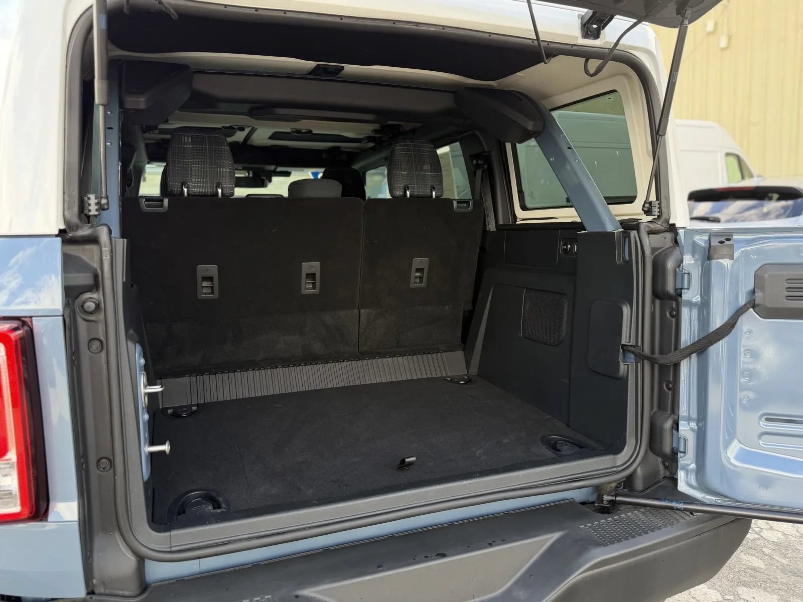 Used 2025 Ford Bronco Heritage Edition AWD/4WD image 16
