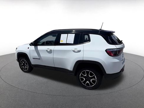 Used 2025 Jeep Compass Trailhawk image 10