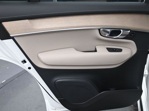 New 2026 Volvo XC90 B6 Plus image 19