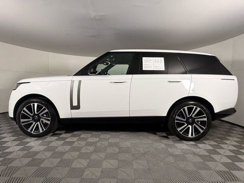 Used 2023 Land Rover Range Rover SE image 3