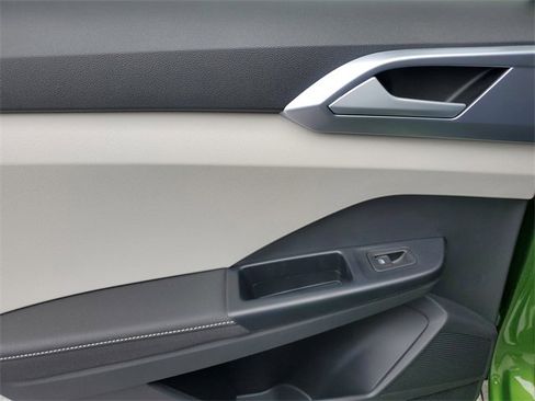 New 2025 Volkswagen Taos SE image 13