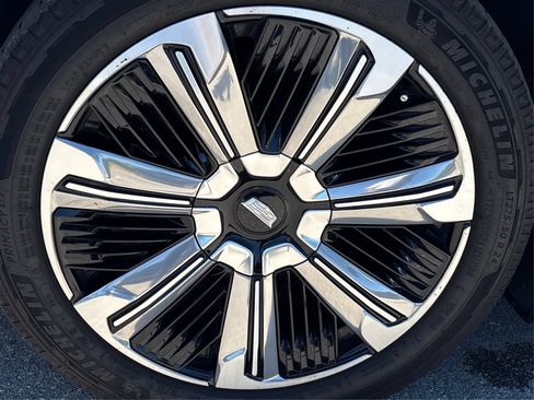 Used 2025 Cadillac Escalade IQ Luxury 1 AWD/4WD image 15