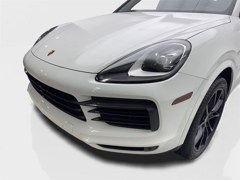 Used 2020 Porsche Cayenne w/ Premium Package image 16