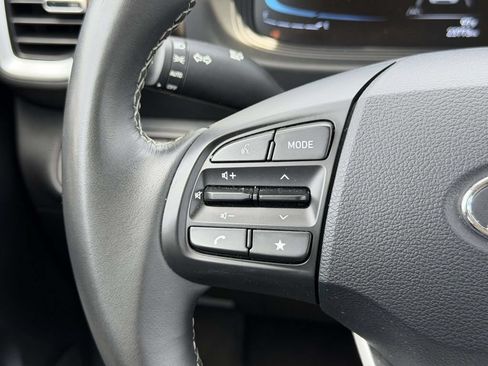 Used 2025 Hyundai Venue SEL FWD image 9