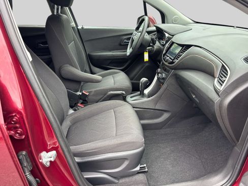 Used 2017 Chevrolet Trax LT AWD/4WD image 14