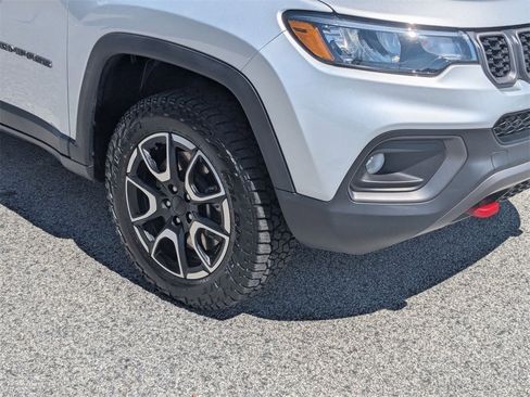 Used 2024 Jeep Compass Trailhawk image 10