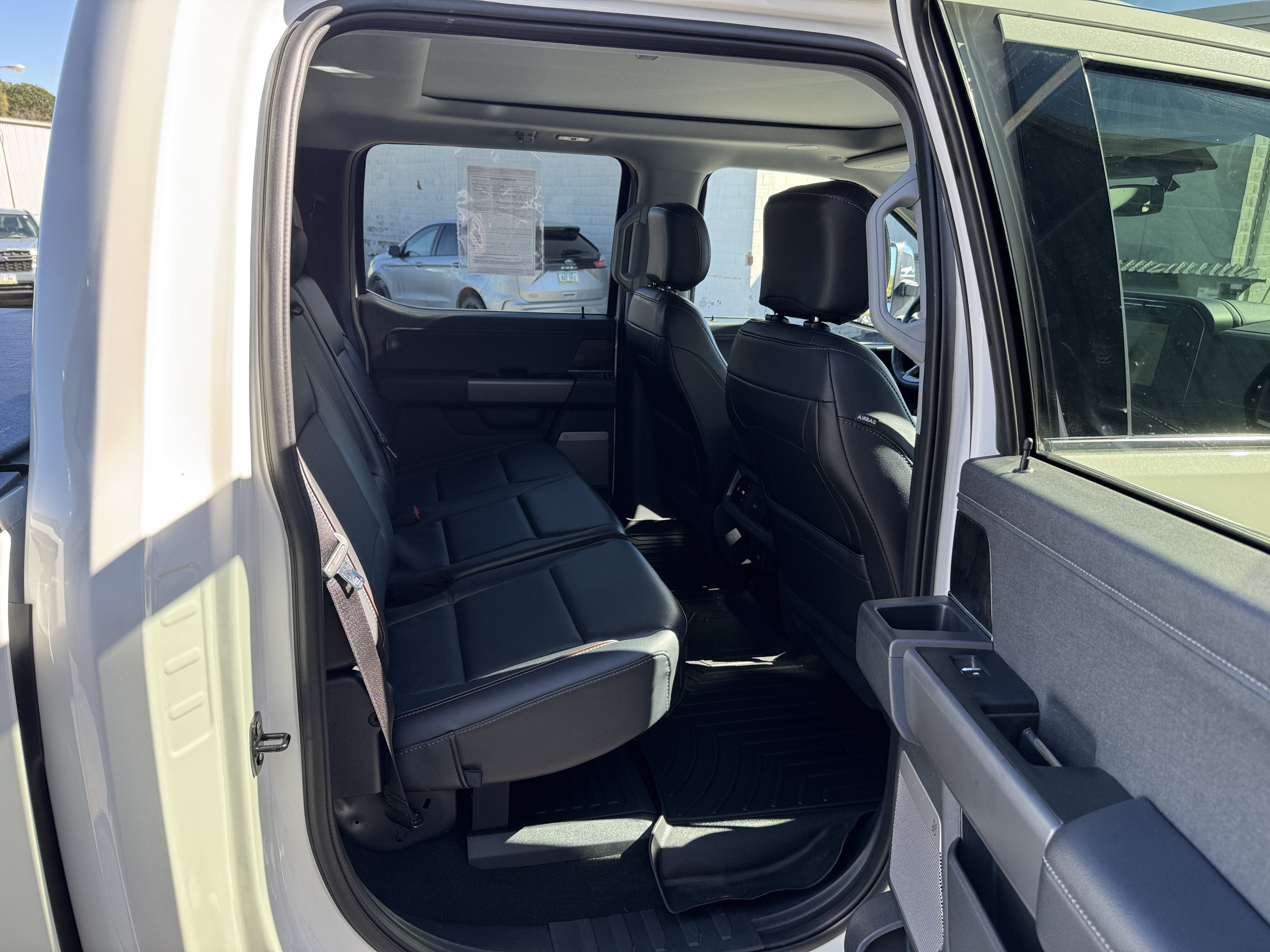Used 2024 Ford F350 Lariat w/ Lariat Ultimate Package AWD/4WD image 37