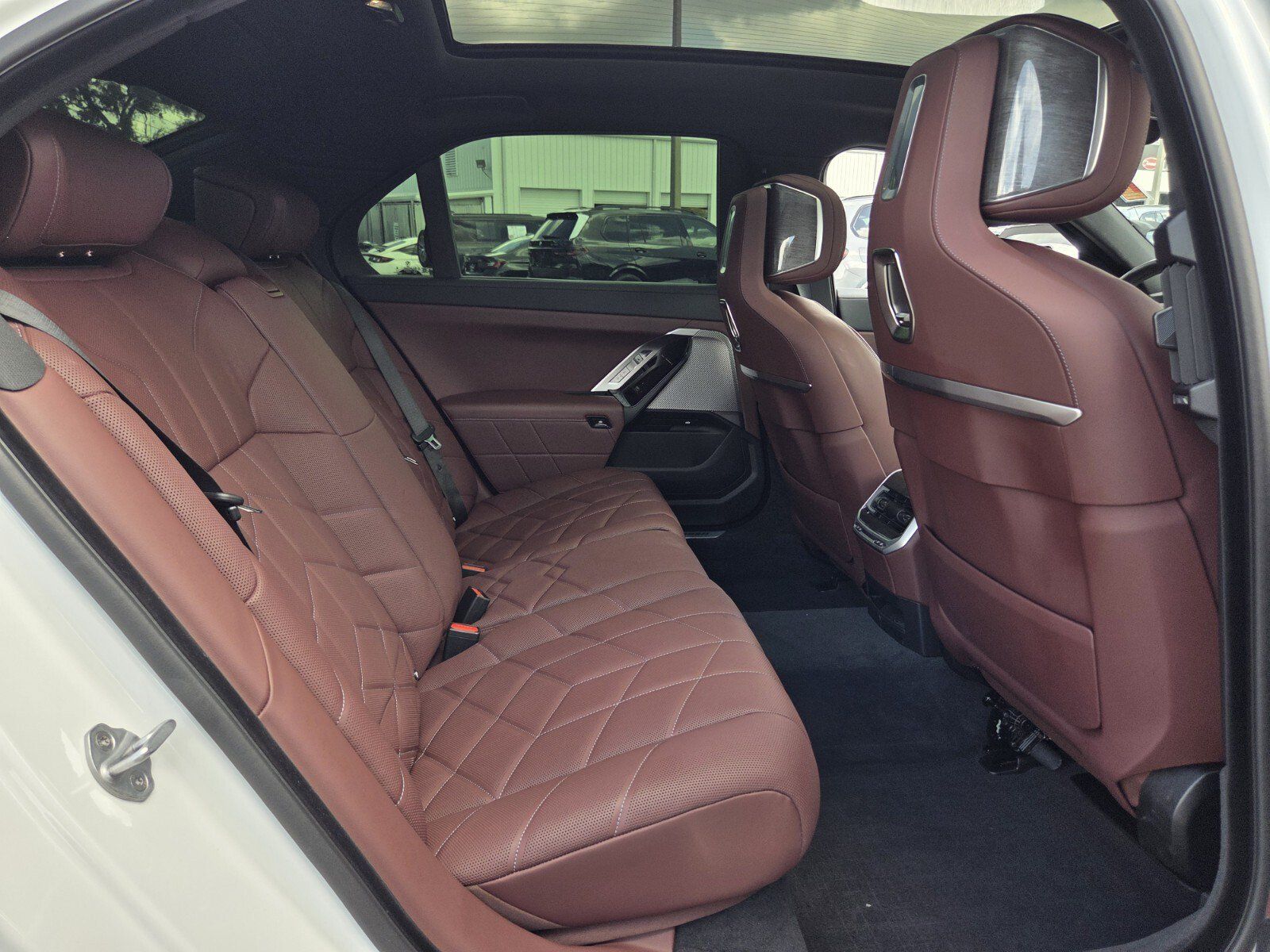 Certified 2025 BMW i7 xDrive60 AWD/4WD image 16