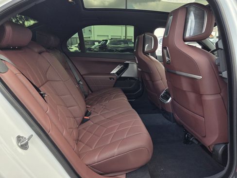 Certified 2025 BMW i7 xDrive60 AWD/4WD image 16