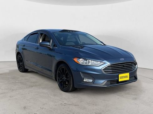 Used 2019 Ford Fusion SE w/ Equipment Group 151A FWD image 3
