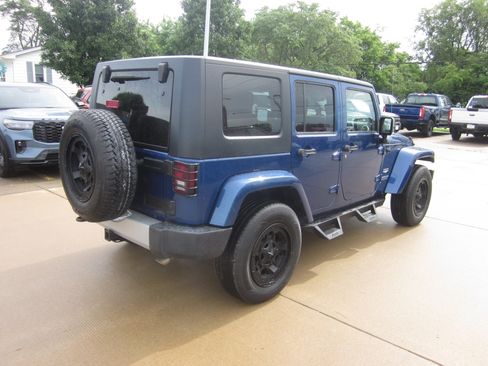 Used 2009 Jeep Wrangler Unlimited Sahara w/ Mopar Leather Group AWD/4WD image 6