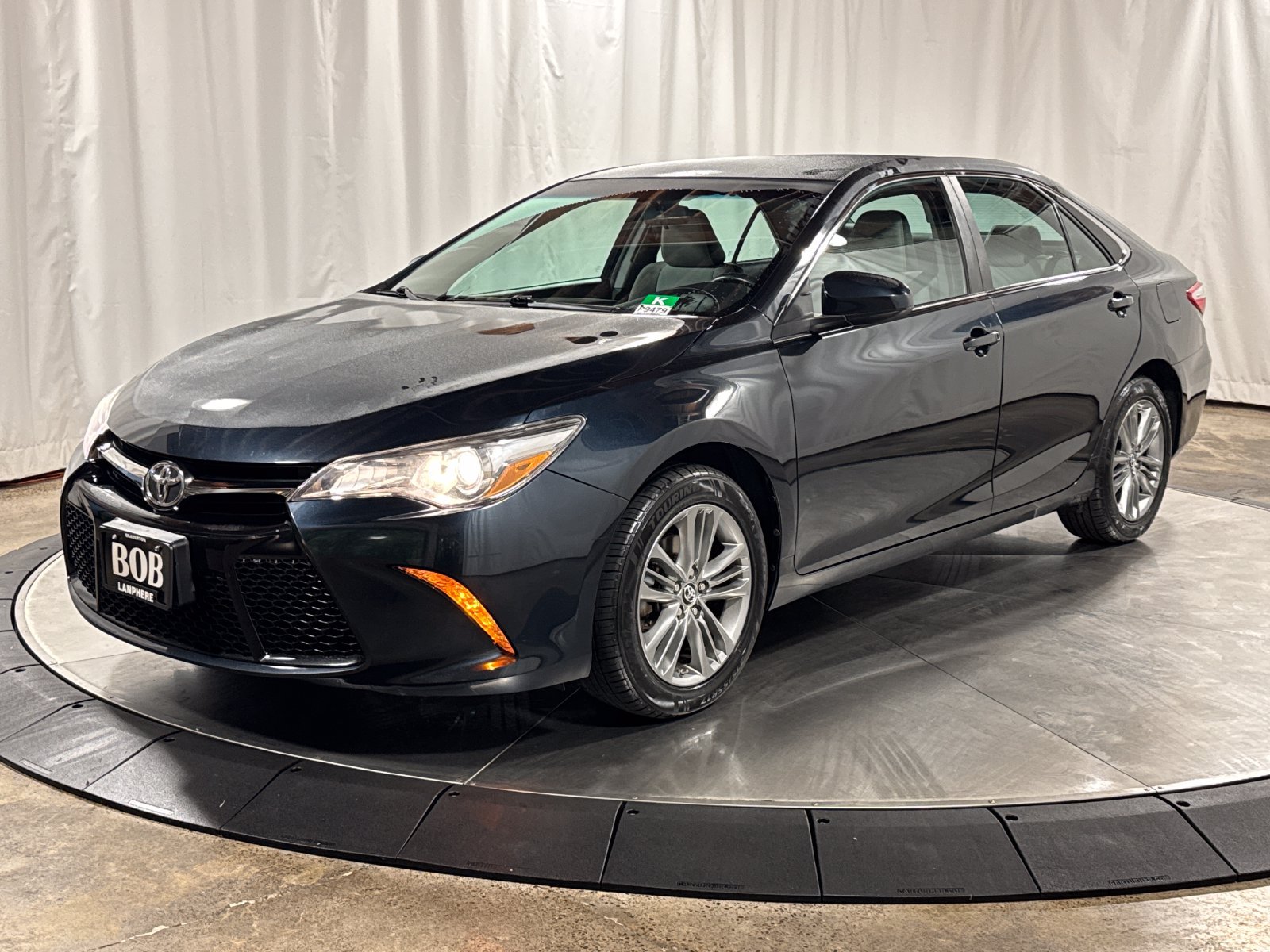 Used 2017 Toyota Camry SE FWD image 1