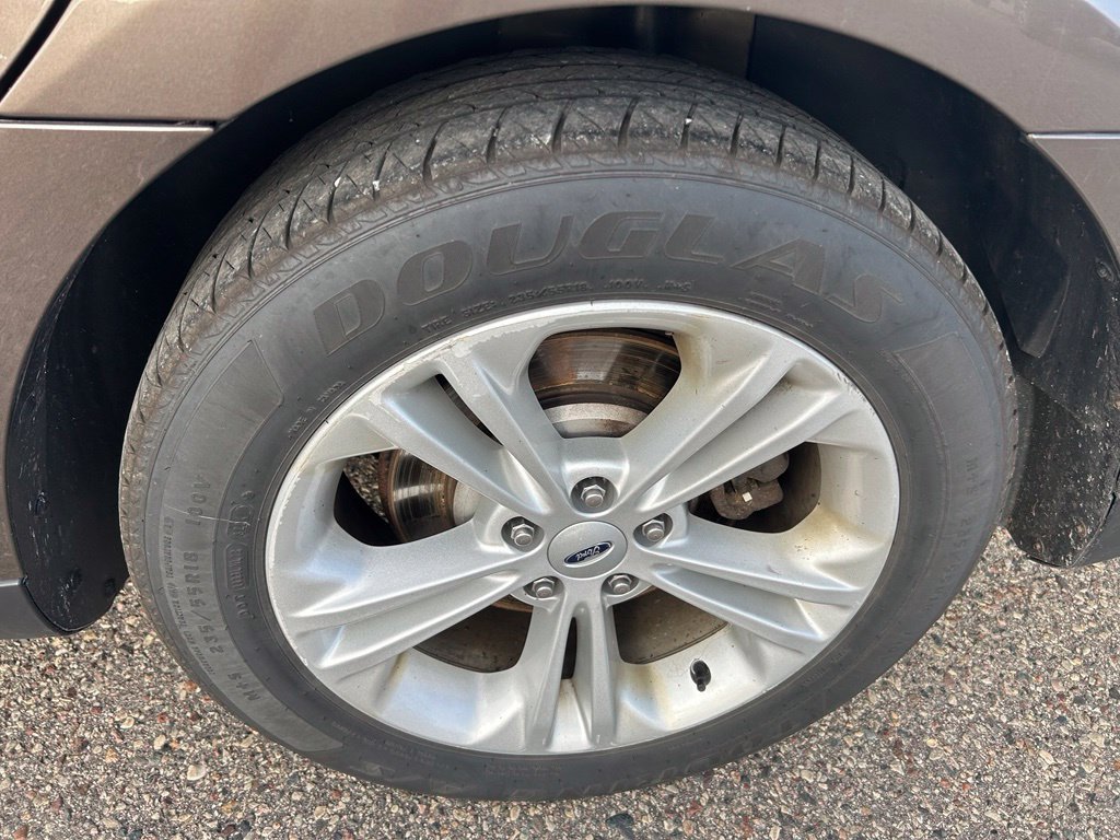 Used 2016 Ford Taurus SEL FWD image 9