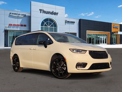 New 2026 Chrysler Pacifica Select