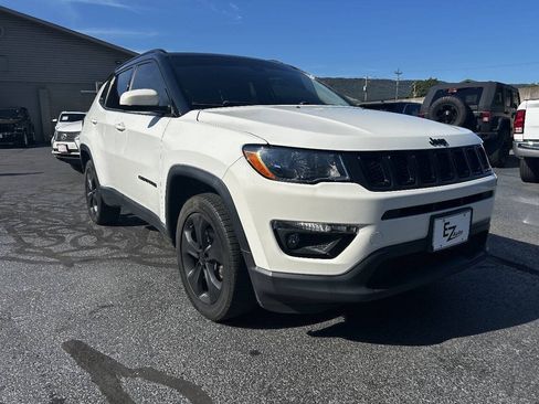 Used 2021 Jeep Compass Latitude w/ Sun and Sound Group AWD/4WD image 2