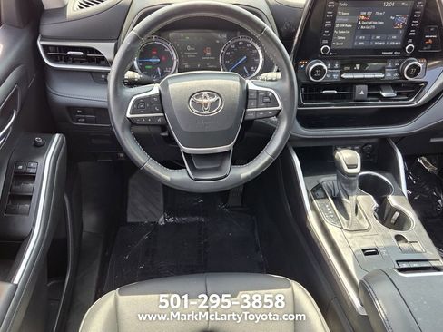 Used 2022 Toyota Highlander XLE AWD/4WD image 11