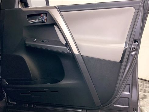 Used 2018 Toyota RAV4 XLE AWD/4WD image 23