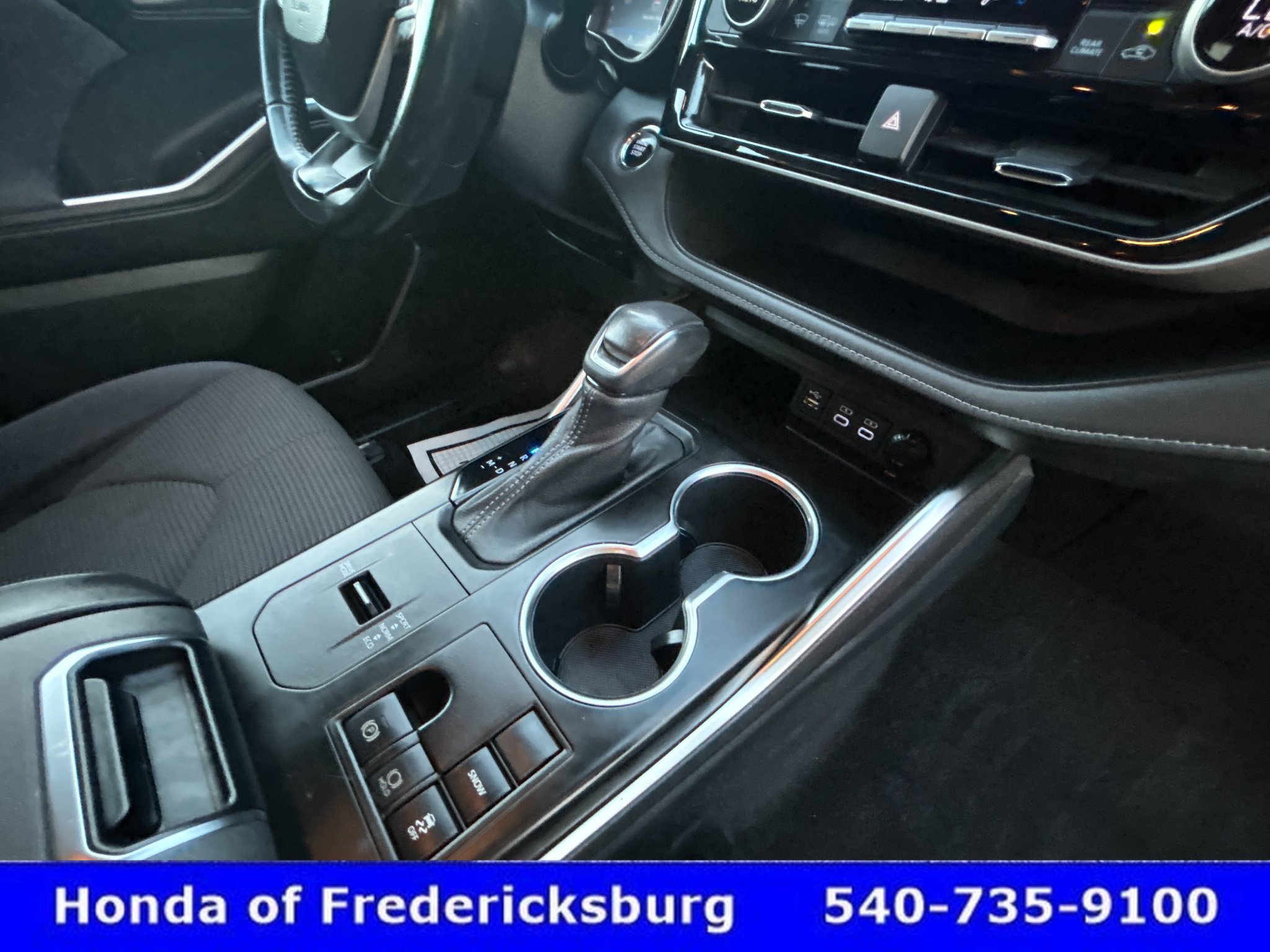 Used 2023 Toyota Highlander LE FWD image 23