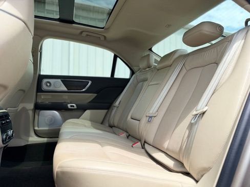 Used 2020 Lincoln Continental Reserve w/ Luxury Package FWD image 20