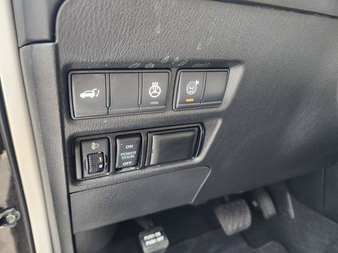 Used 2018 Nissan Armada Platinum w/ Captain Seat Package RWD image 17