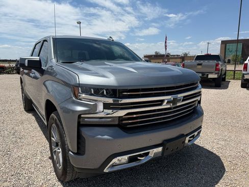 Used 2021 Chevrolet Silverado 1500 High Country w/ Technology Package AWD/4WD image 2