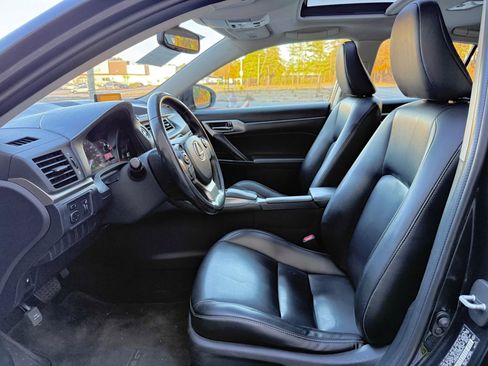 Used 2017 Lexus CT 200h image 2