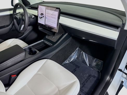 Used 2023 Tesla Model Y Long Range image 29