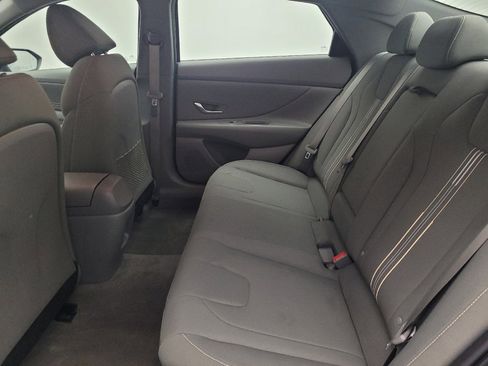 Used 2025 Hyundai Elantra SEL image 18