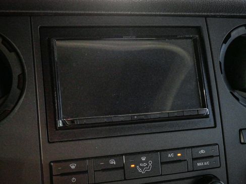 Used 2014 Ford F550 2WD Regular Cab Super Duty image 41