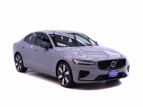 Used 2024 Volvo S60 T8 Ultimate image 3
