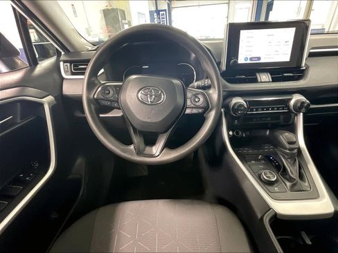 Used 2025 Toyota RAV4 XLE AWD/4WD image 17