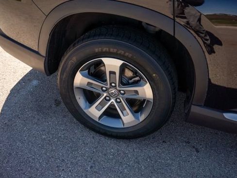 Used 2025 Honda Pilot EX-L image 10