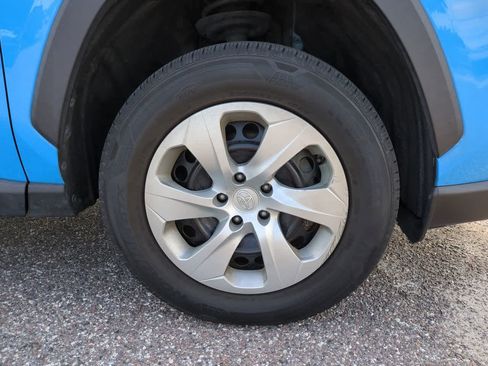 Used 2021 Toyota RAV4 LE AWD/4WD image 11