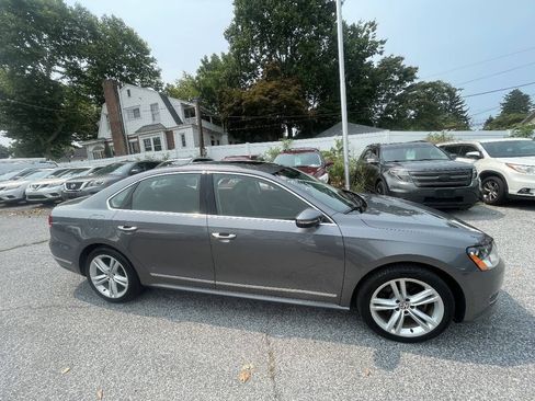 Used 2012 Volkswagen Passat 3.6 SEL Premium FWD image 5