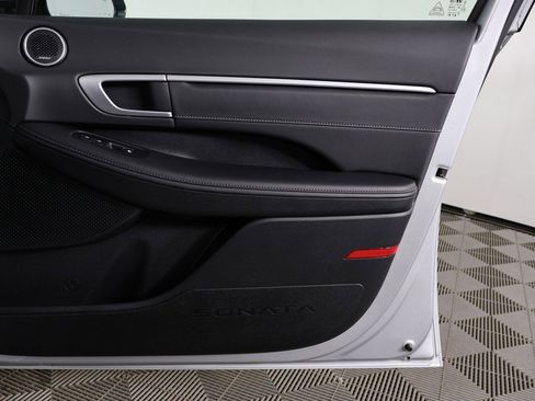 Used 2025 Hyundai Sonata Limited image 27