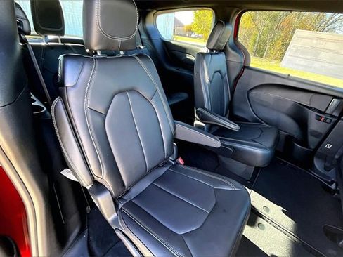 New 2026 Chrysler Pacifica Select image 13