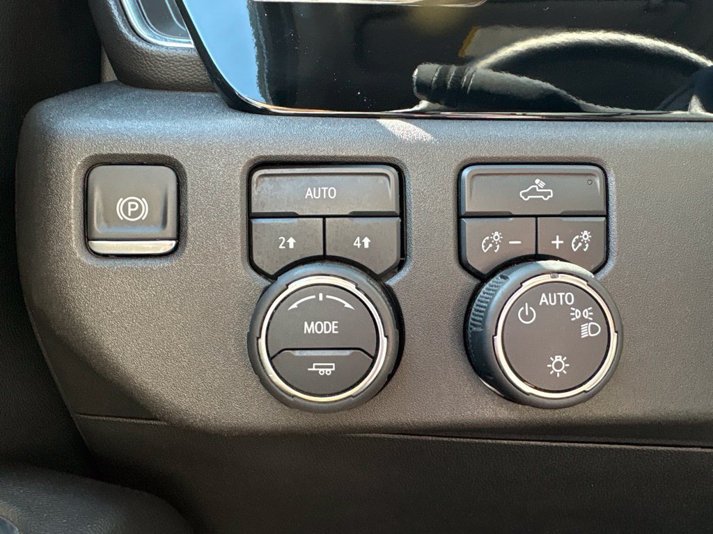 Used 2025 Chevrolet Silverado 1500 LT AWD/4WD image 18