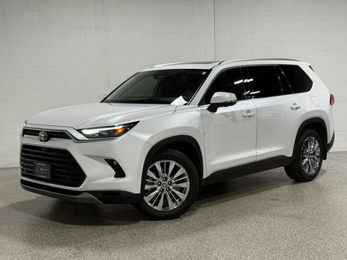 Used 2024 Toyota Grand Highlander AWD image 2