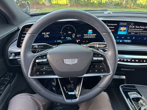Used 2024 Cadillac Lyriq Sport AWD/4WD image 34