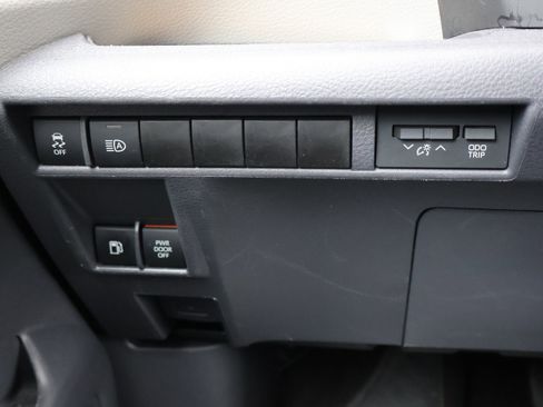 Used 2024 Toyota Sienna XLE image 38