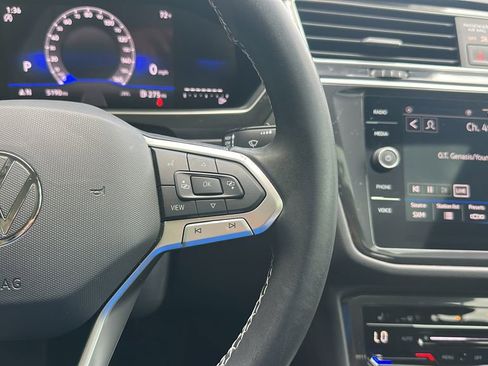 Used 2024 Volkswagen Tiguan SE image 22