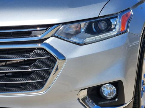 Used 2021 Chevrolet Traverse LT image 8