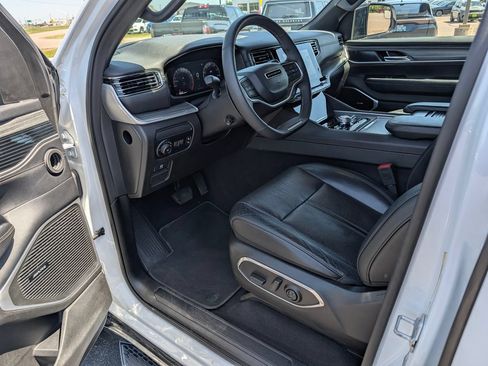 Used 2024 Jeep Wagoneer L Series III w/ Flexible Seating Group AWD/4WD image 23