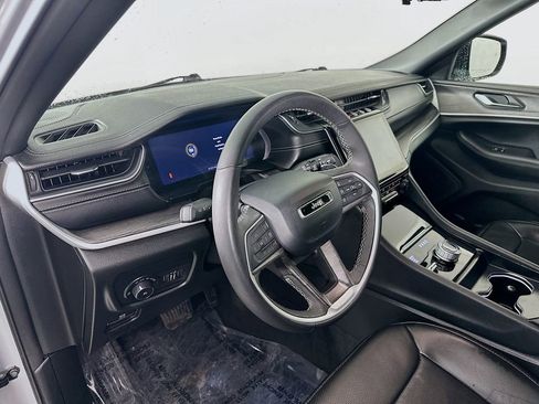 Certified 2024 Jeep Grand Cherokee L Limited w/ Luxury Tech Group II image 17