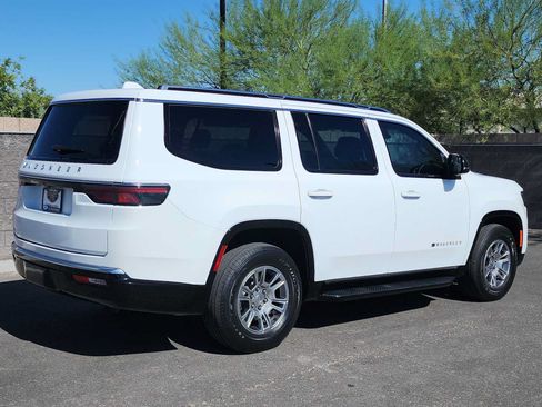 Used 2023 Jeep Wagoneer 4WD image 8