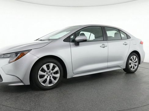 Used 2025 Toyota Corolla LE FWD image 3