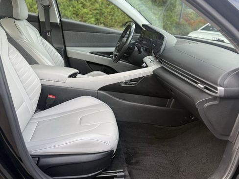 Used 2024 Hyundai Elantra Limited image 18