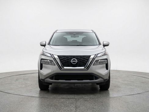 Used 2025 Nissan Rogue SV image 1