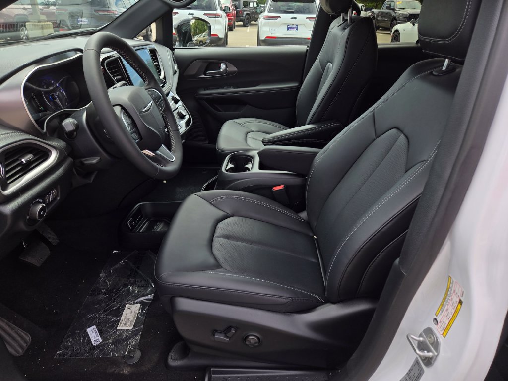 New 2026 Chrysler Pacifica Select FWD image 12