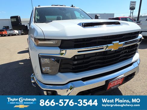New 2026 Chevrolet Silverado 3500 LT w/ Convenience Package AWD/4WD image 12
